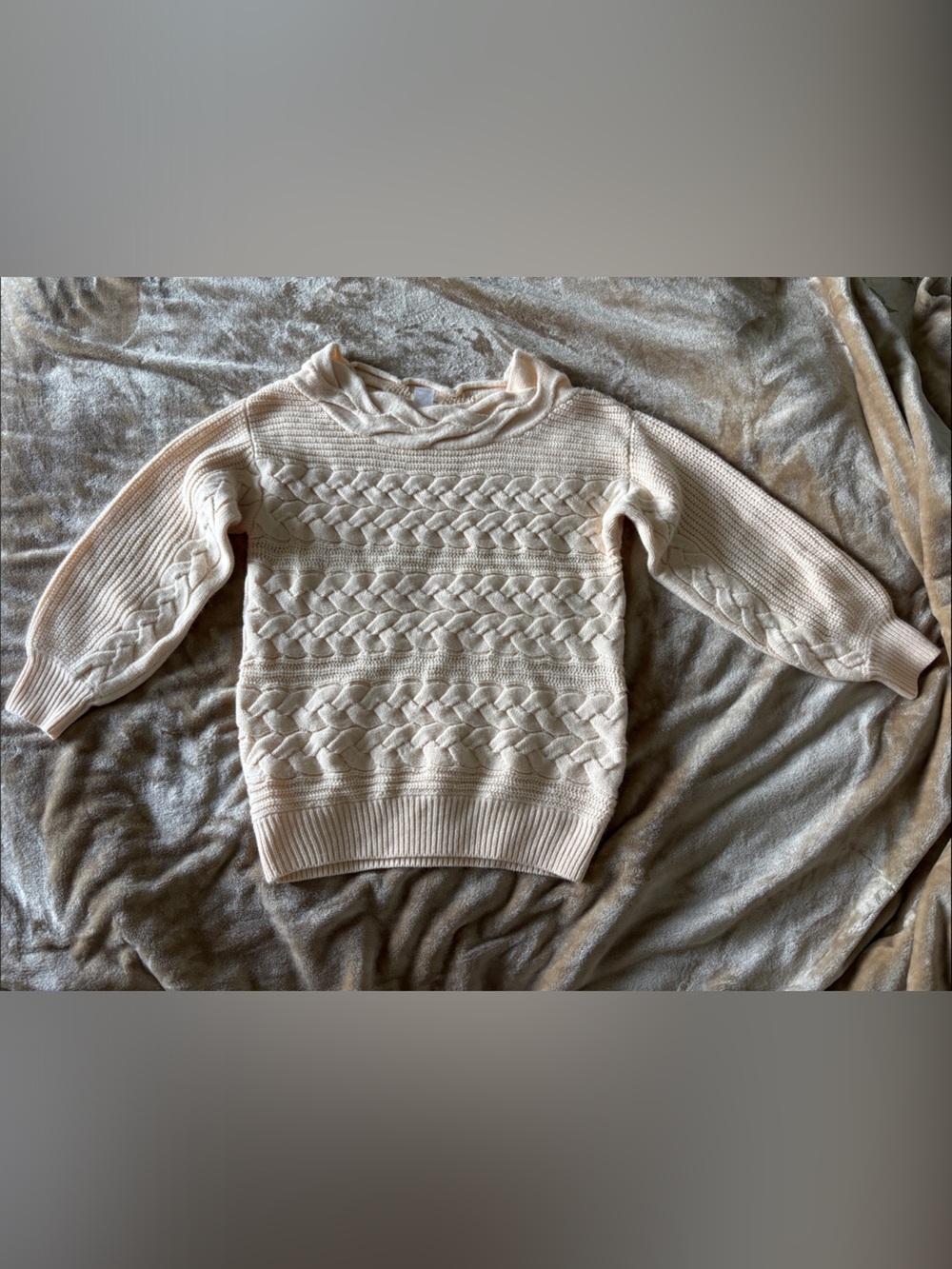 VENUS Cream Cable Knit Crewneck Sweater